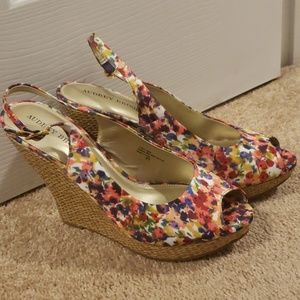 Audrey Brooke Wedges in 9.5